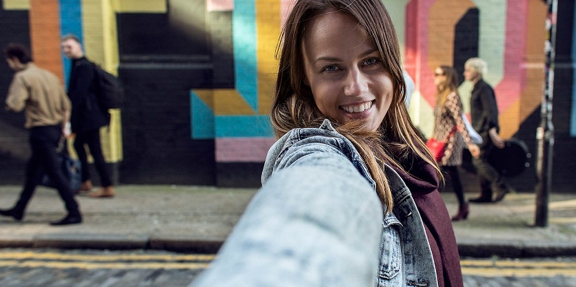 Chụp selfie bằng camera trước của Lumia 535 cho chất ảnh ổn định và bắt sáng tốt.