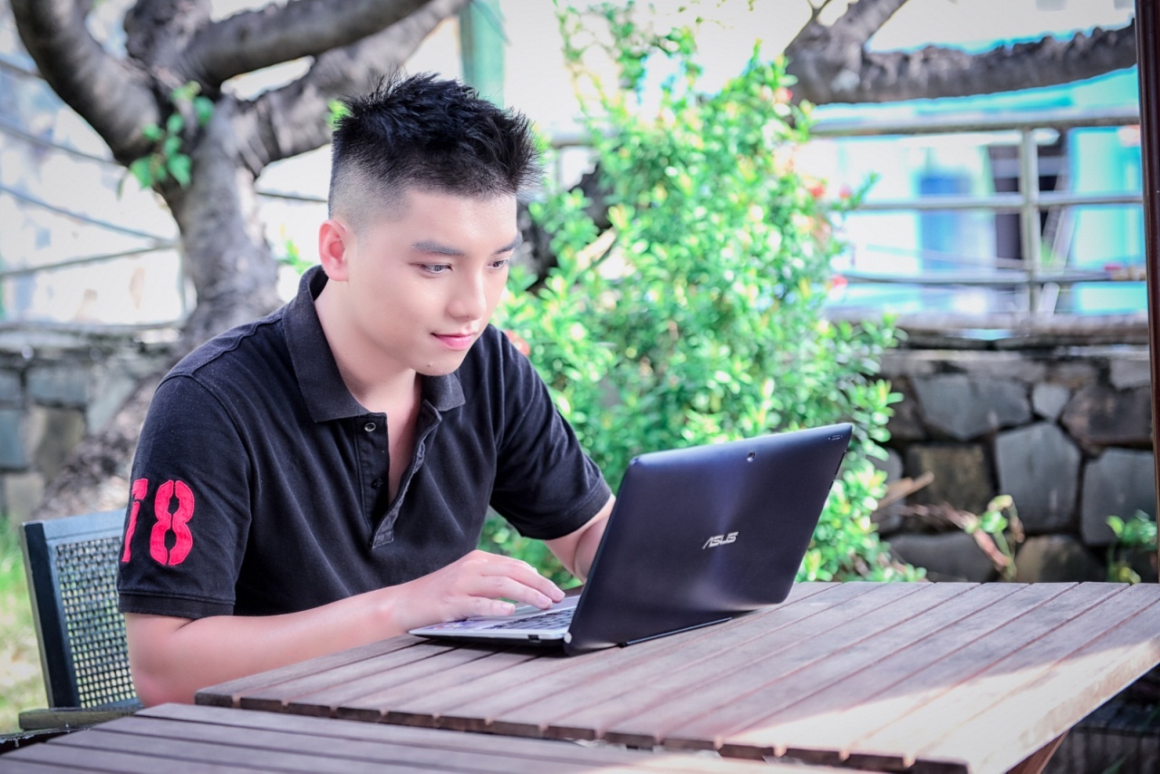 Mot ngay lam viec 'het cong suat' cua VJ Ngoc Trai hinh anh