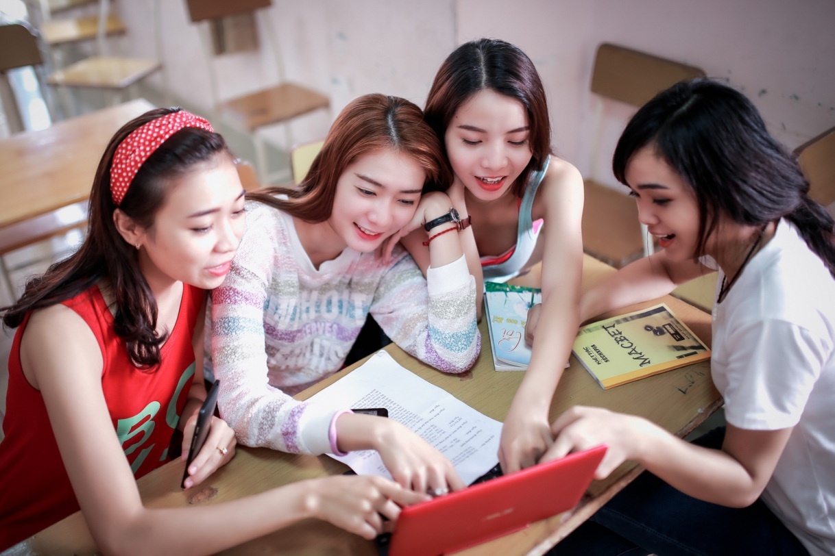 Đây cũng là công cụ hỗ trợ đắc lực cho Kim Nhã hoàn thành bài tập nhóm cùng các bạn ngay trên lớp.