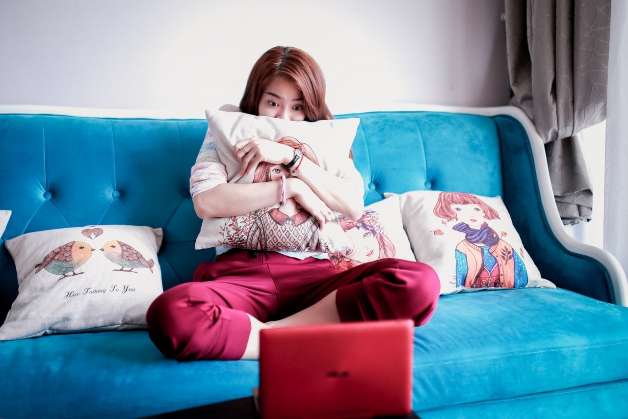   Cuối mỗi ngày, Kim Nhã thường thư giãn bằng cách xem những bộ phim, MV mới được cô tải về lưu trữ trên OneDrive.