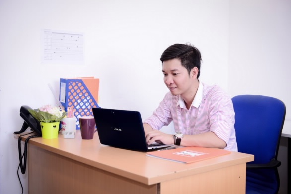 Mot ngay thu lam nha bao cung Ly Minh Tung hinh anh