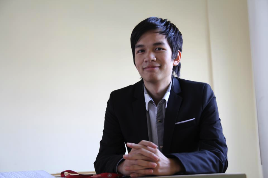 Hoc tieng Anh truc tuyen khien ban tre hao hung hon hinh anh