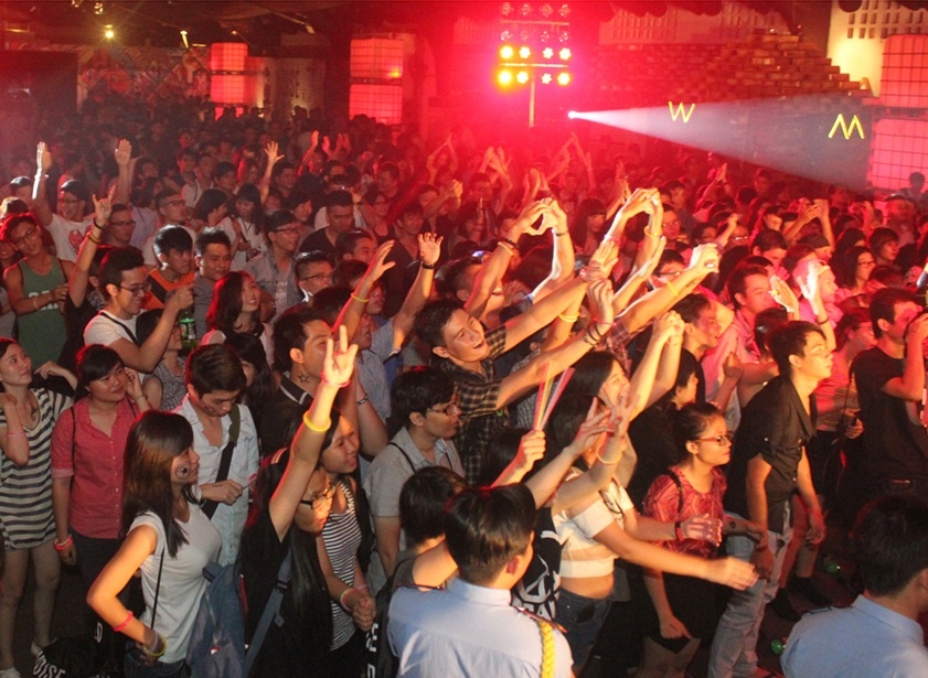 Gioi tre hoa minh vao bua tiec 'Rock noise to the world' hinh anh