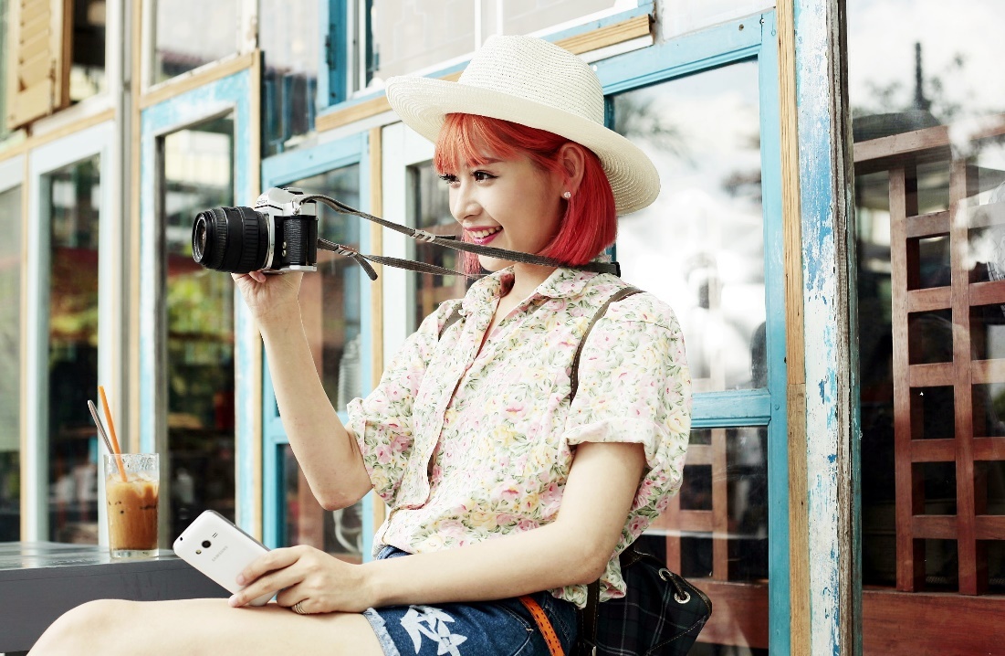 Tập làm nhiếp ảnh gia trong buổi chụp hình thời trang với smartphone Galaxy V.