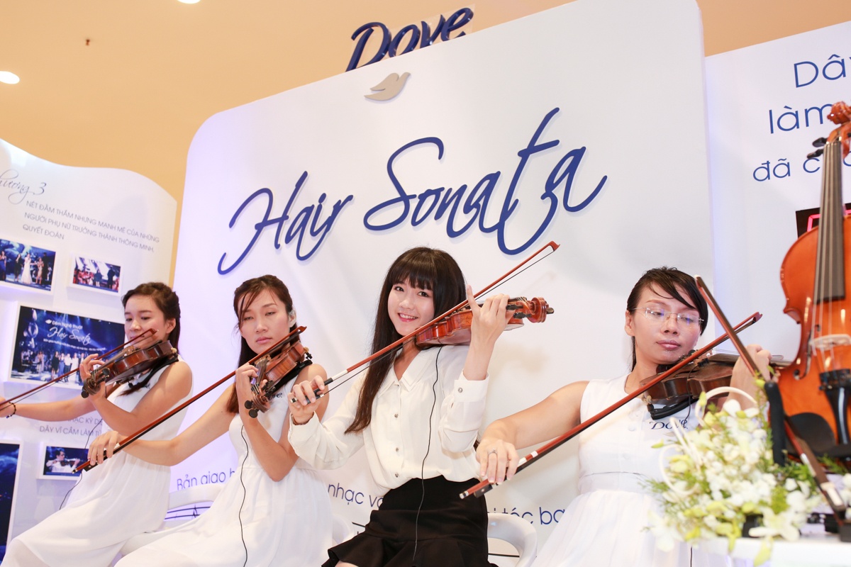 Mái tóc chắc khỏe đem lại sự tự tin cho Kiều Trinh.