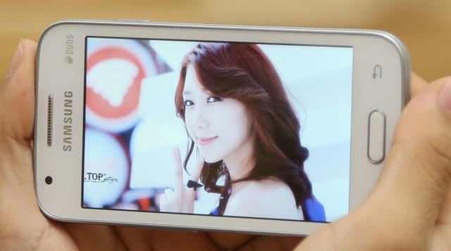 Samsung Galaxy V lot top smartphone dat doanh so ban tot hinh anh