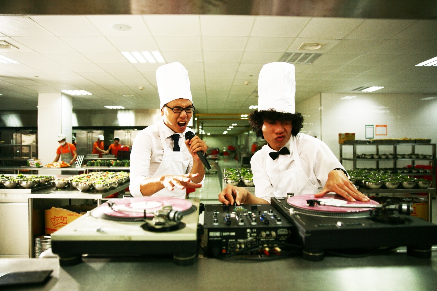 Rapper JGKiD góp giọng trong MV này.