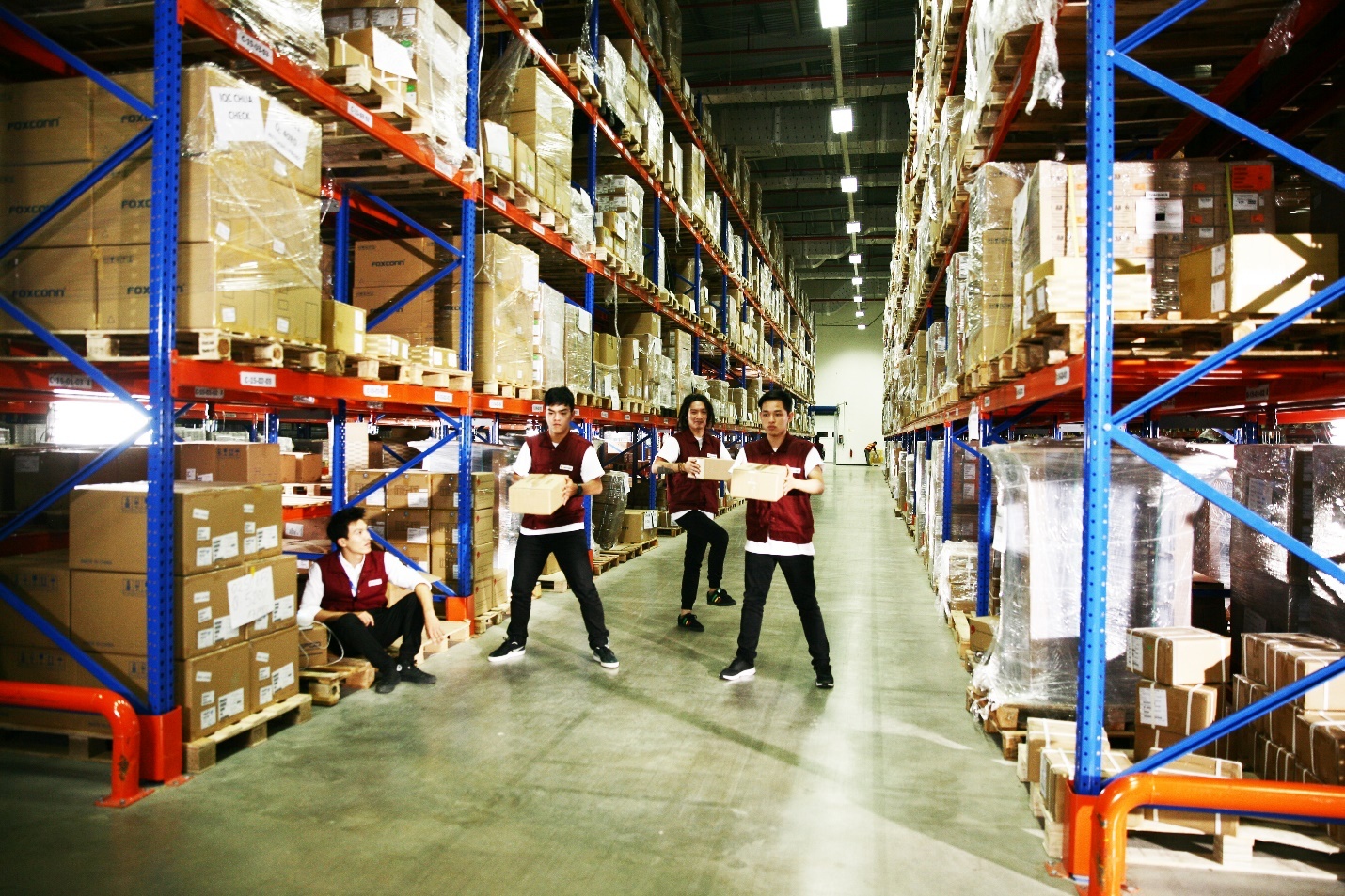 S.I.N.E mang đến những điệu nhảy hiện đại, sôi động cho clip.