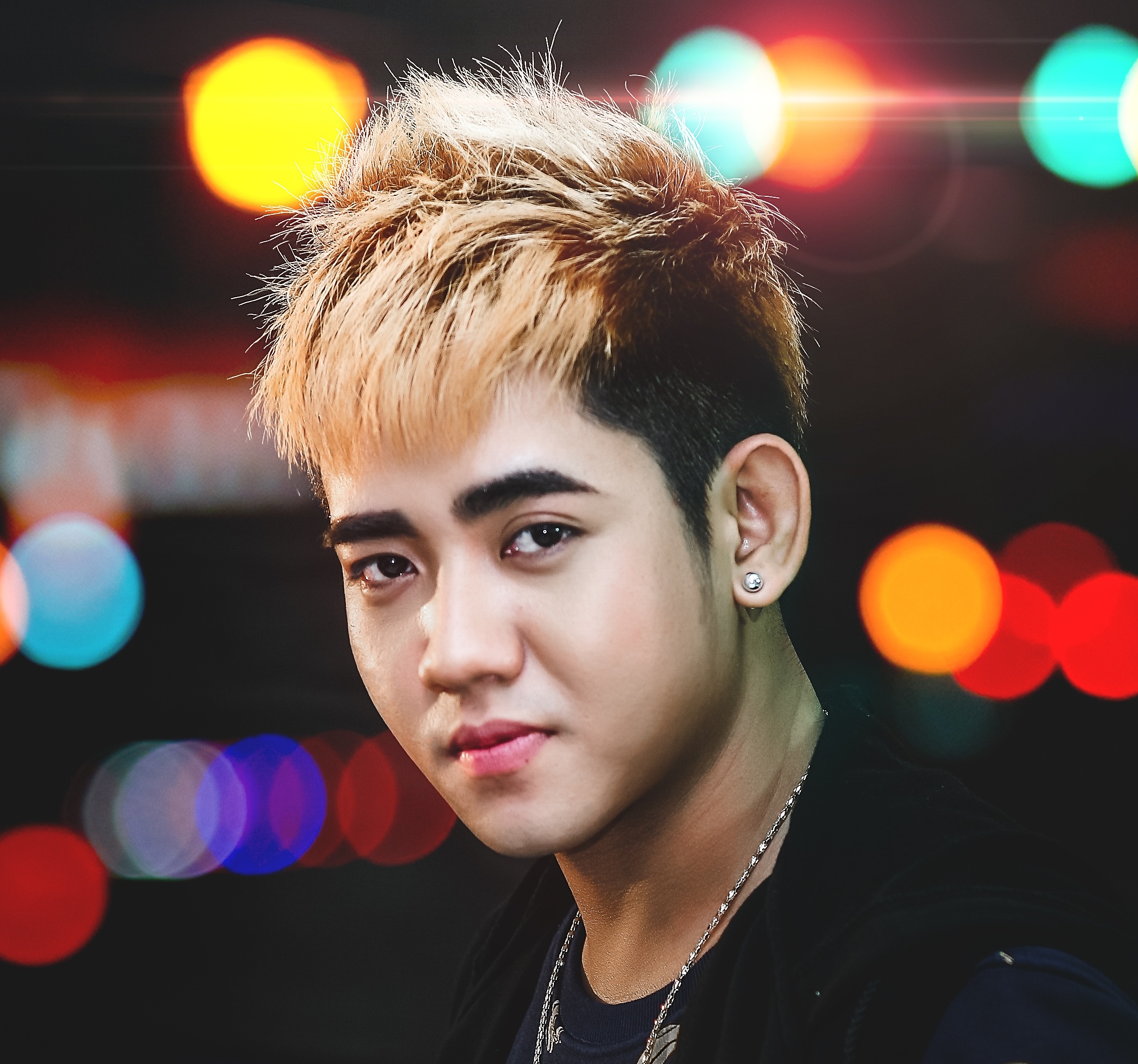 Dinh Kien Phong yeu say dam trong MV moi hinh anh