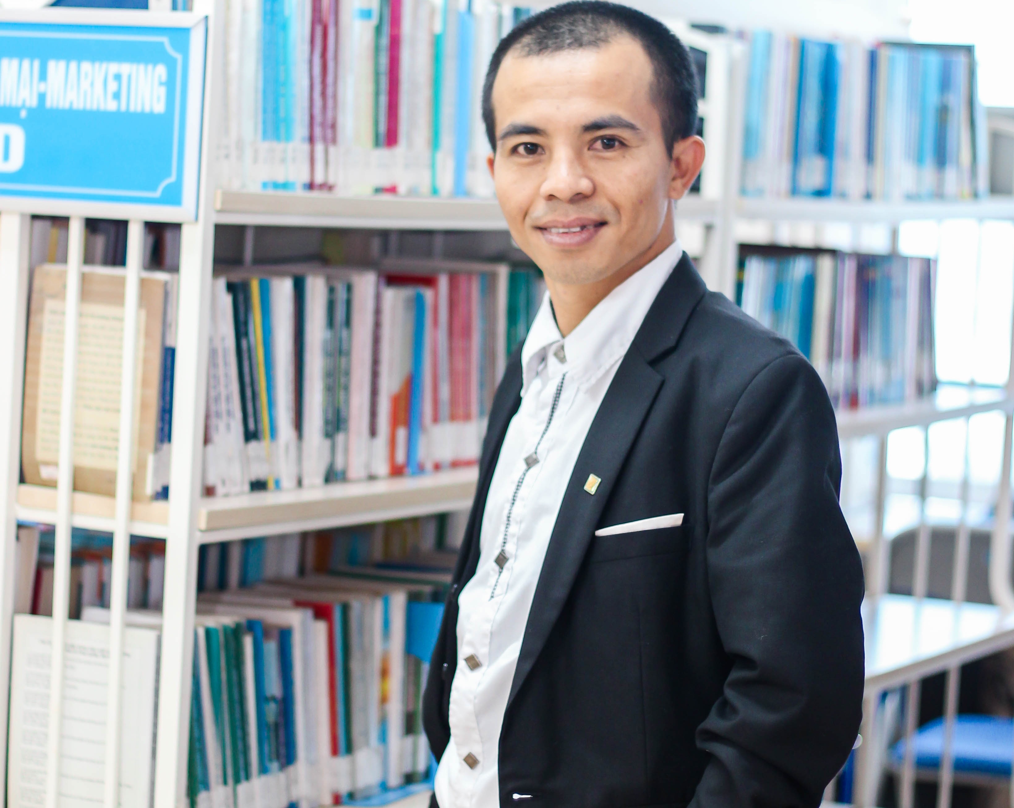 Hanh trinh tu trai giam toi giang duong cua mot nguoi thay hinh anh