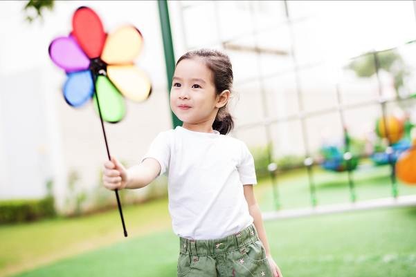 Con gai Luu Huong Giang ngay cang thong minh, lem linh hinh anh