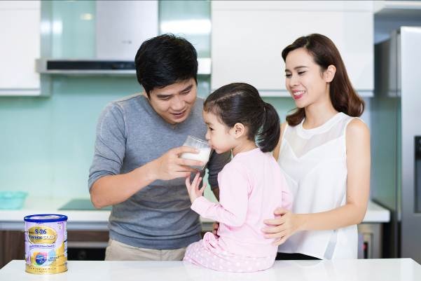 Gia đình Lưu Hương Giang luôn chú trọng các bữa ăn cho Mira.