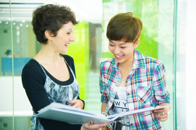 Nhieu sinh vien gioi tieng Anh nhung ap ung khi giao tiep hinh anh