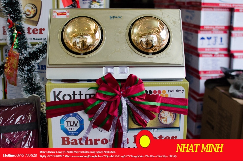 Con loc qua tang Noel tu den suoi Nhat Minh hinh anh