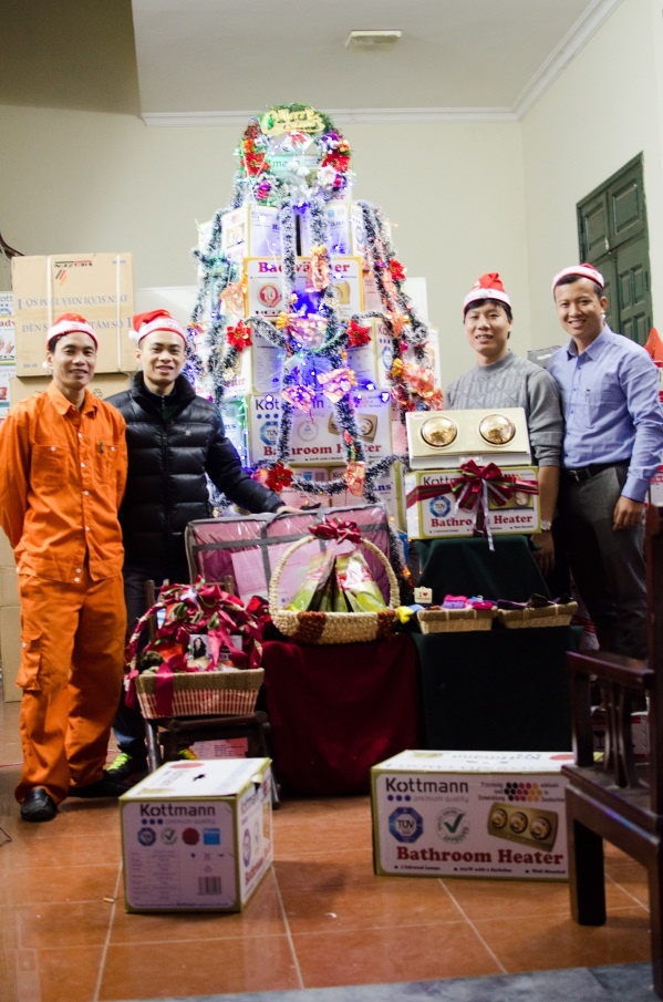 Không khí Giáng sinh tại văn phòng Nhật Minh.