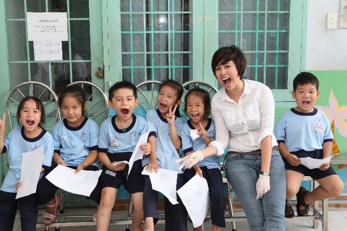 Và hào hứng…. “khoe răng” cùng những người bạn nhỏ.