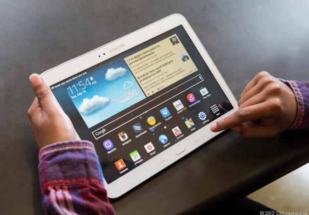 Với nhiều ứng dụng hữu ích tích hợp, Samsung Tab hỗ trợ hiệu quả chị gái Hiền trong công việc và cuộc sống.