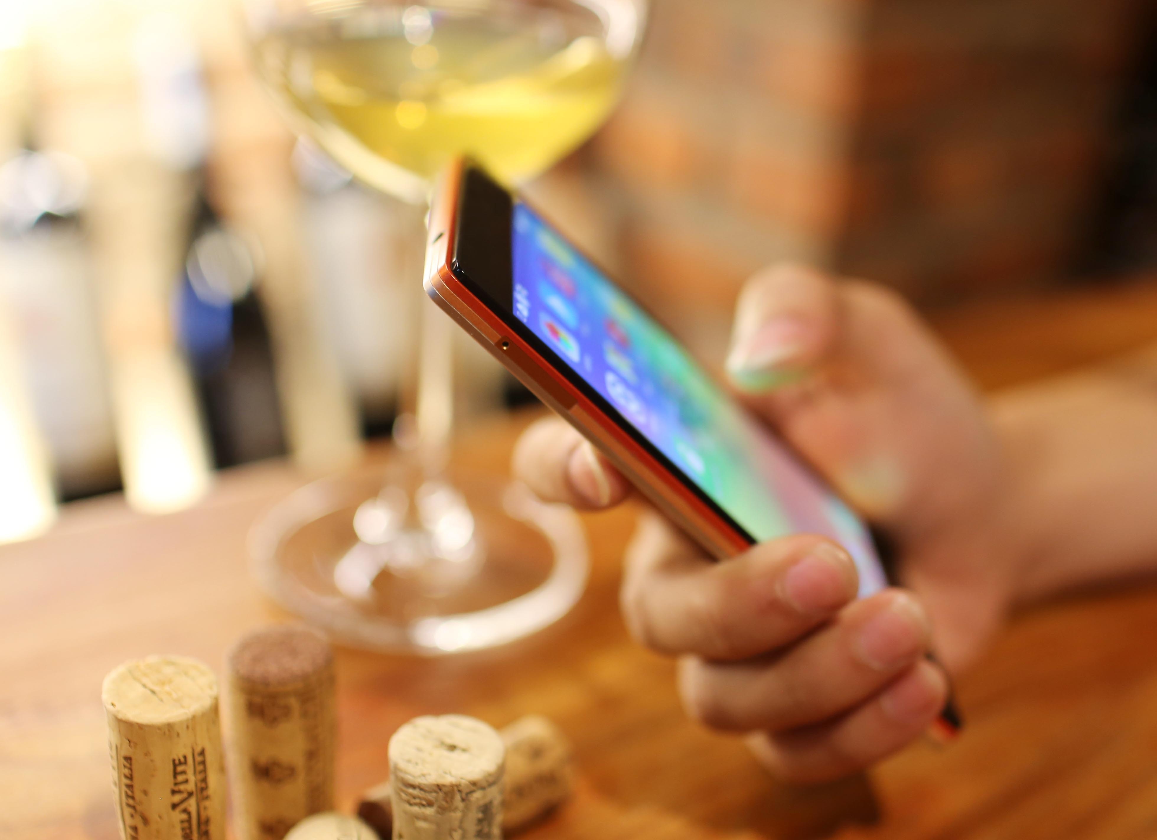 Nhan doi qua tang khi mua Lenovo VIBE X2 hinh anh