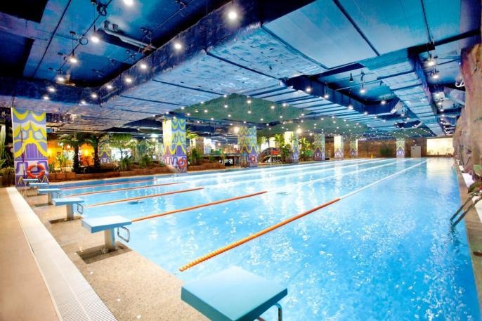 Hoc sinh 'nong' cung giai boi tai Vinpearl Land Royal City hinh anh