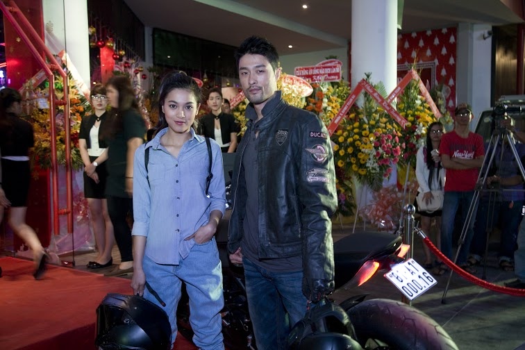 Jonny Tri Nguyen, Nhung Kate bat ngo xuat hien cung nhau hinh anh