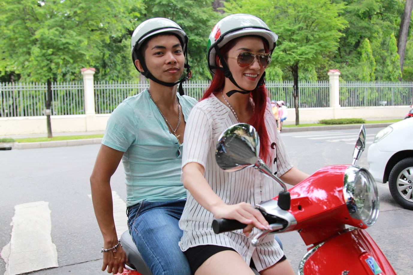 Sau giờ học, cô trò vẫn thường cùng thư giãn, dạo phố