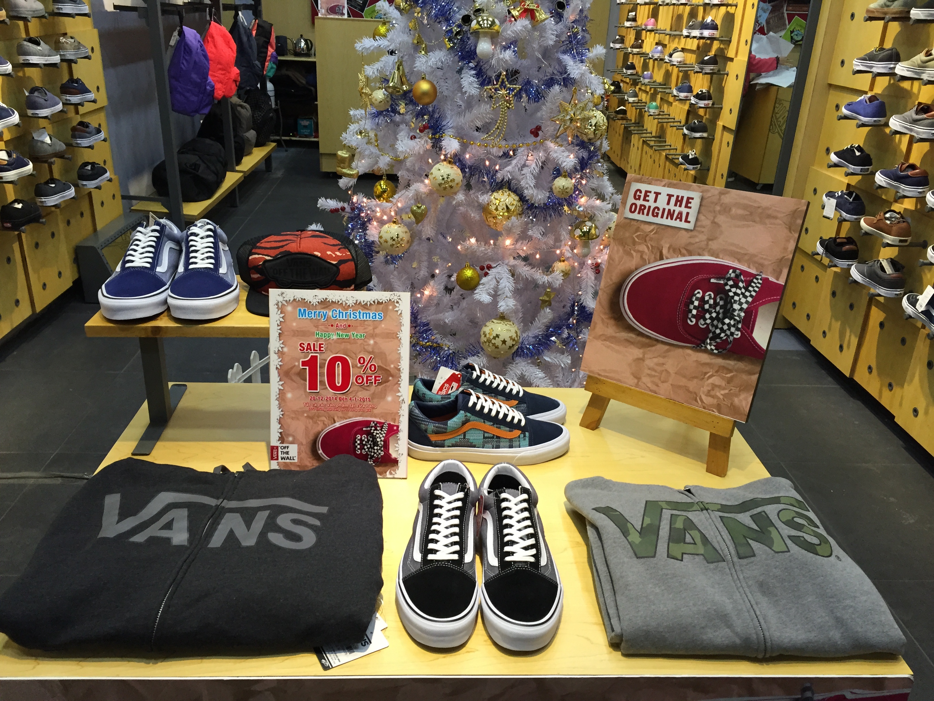 Vans Ba Trieu: cua hang moi toanh cua he thong Vans Viet Nam hinh anh