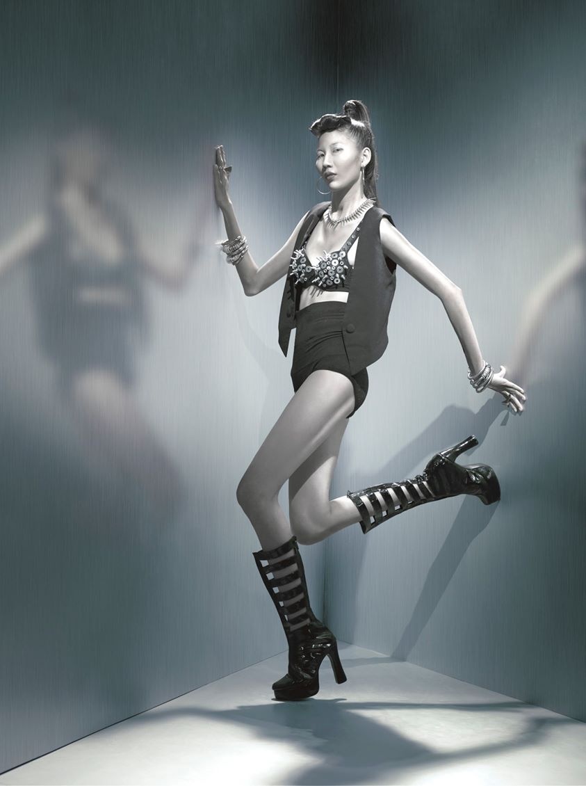 Trong những tập đầu tiên, Cao Ngân từng gây thất vọng với cách tạo dáng rập khuôn, máy móc.