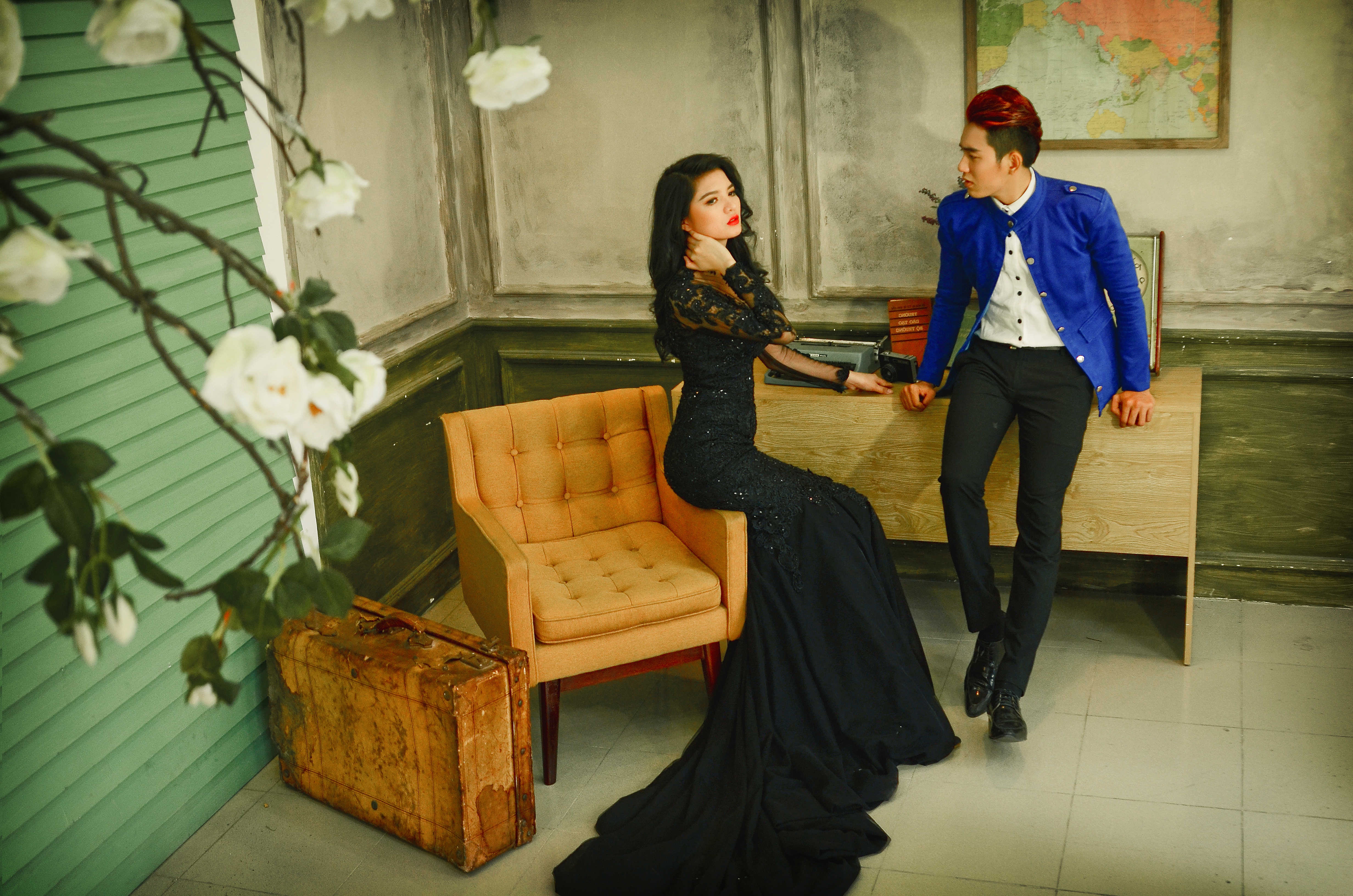 Chung Super va Pham Thuy Linh trong da tiec mua dong hinh anh