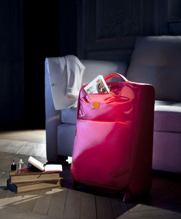 For Once là BST đa dạng với các dòng sản phẩm vali, balo và túi xách được làm bằng chất liệu vải dù chống thấm dành riêng cho phái nữ.