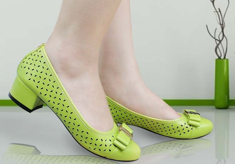 Giay dep the hien loi song cua nguoi mang hinh anh