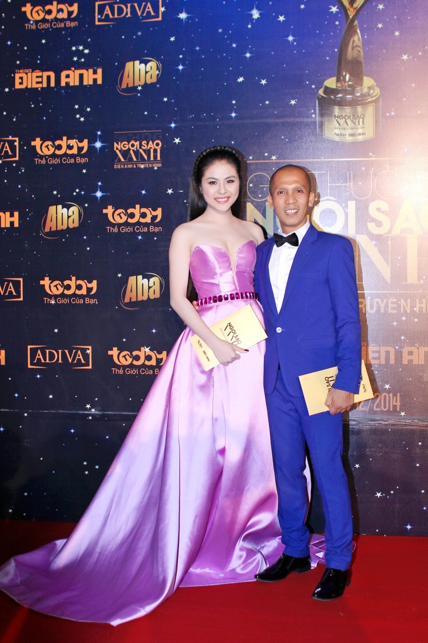 Minh Tâm Bùi chụp với Vân Trang, bạn diễn trong MV Có khi nào rời xa của anh.