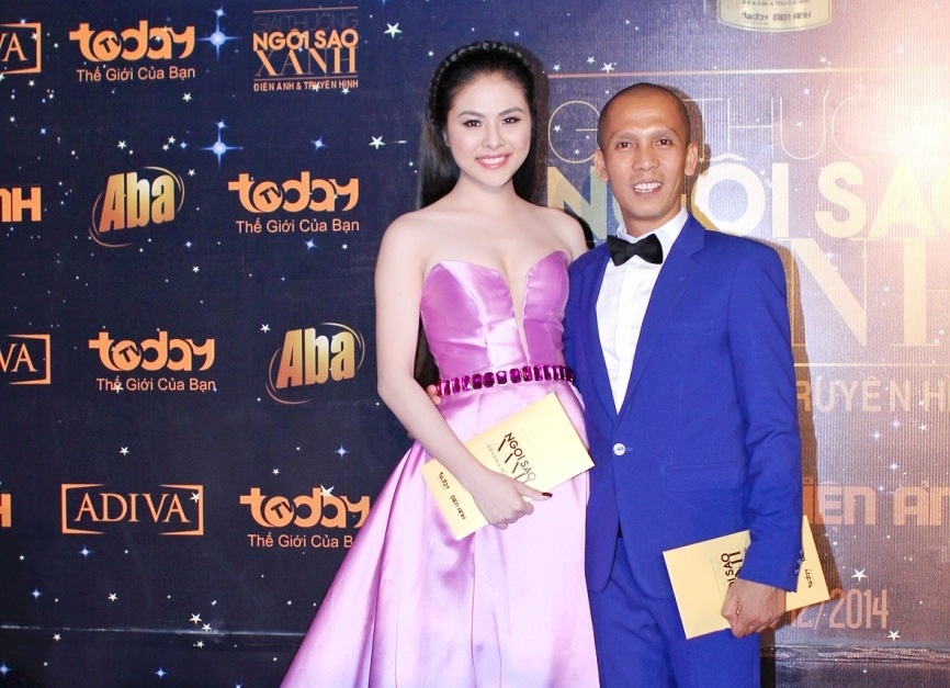 Nghe si Minh Tam Bui sanh doi voi Van Trang tren tham do hinh anh