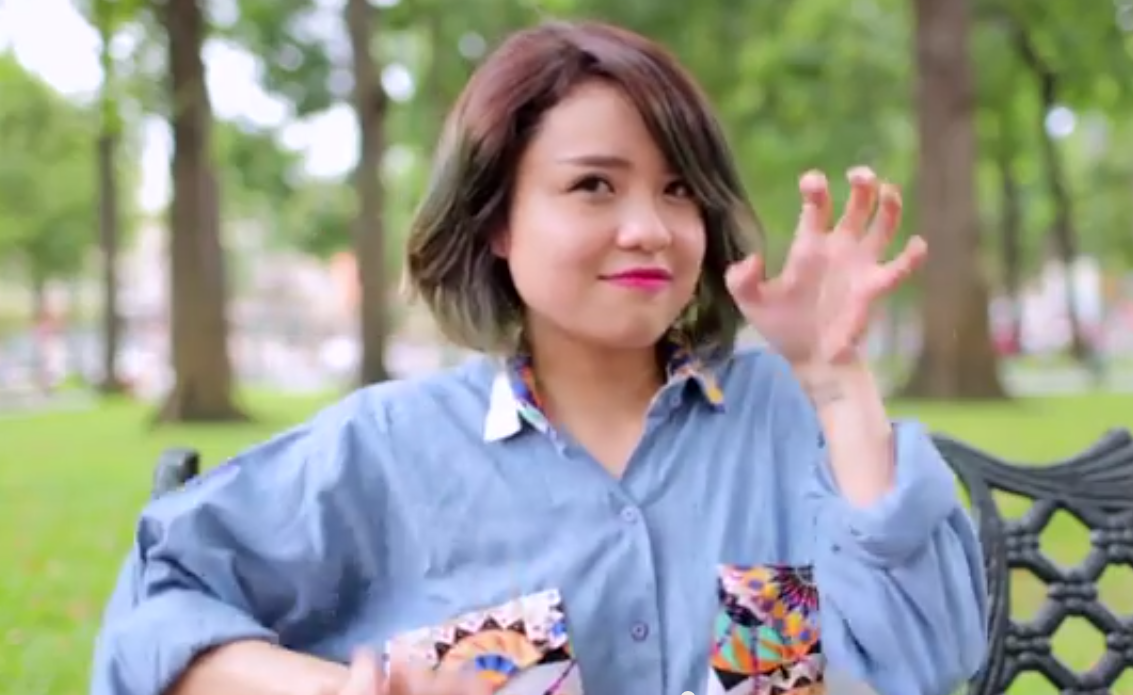 Biểu cảm dễ thương mà khó đỡ của Thái Trinh khi nhận được yêu cầu tỏ tình với bố.