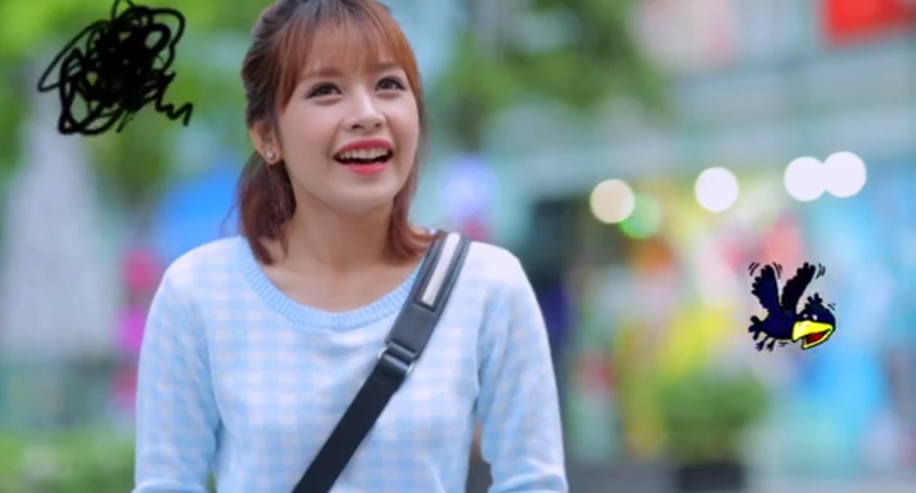 Chi Pu lúng túng khi bị mẹ tưởng là nói đùa.