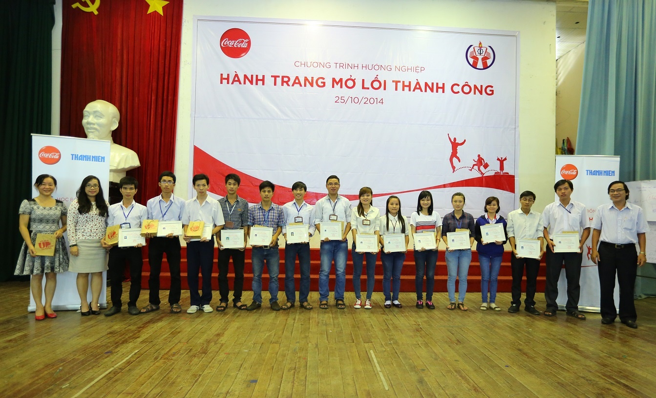 Sinh vien hao hung tim hieu chuoi cung ung doanh nghiep hinh anh