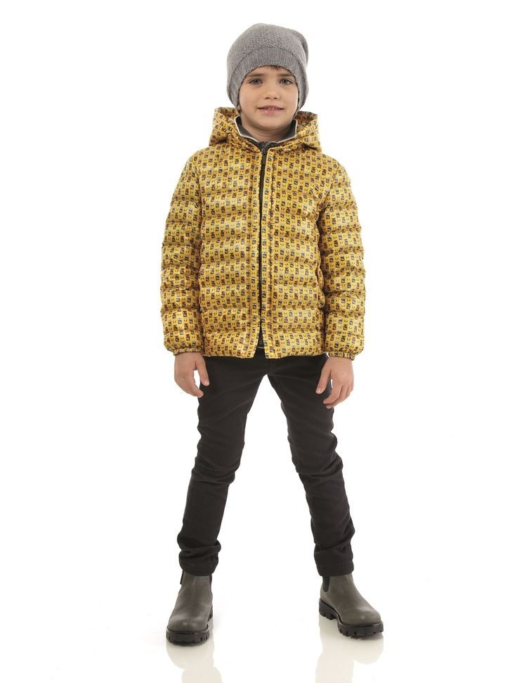 Cửa hàng với diện tích 130 m2 cùng sự góp mặt của các thương hiệu thời trang danh tiếng như Young Versace, Fendi, Roberto Cavalli, Moschino và Paul & Shark… cửa hàng Fashion World hứa hẹn sẽ trở thành thiên đường thời trang dành cho bé yêu và là điểm mua sắm lý tưởng cho ông bố bà mẹ trong dịp Giáng Sinh và năm mới 2015.