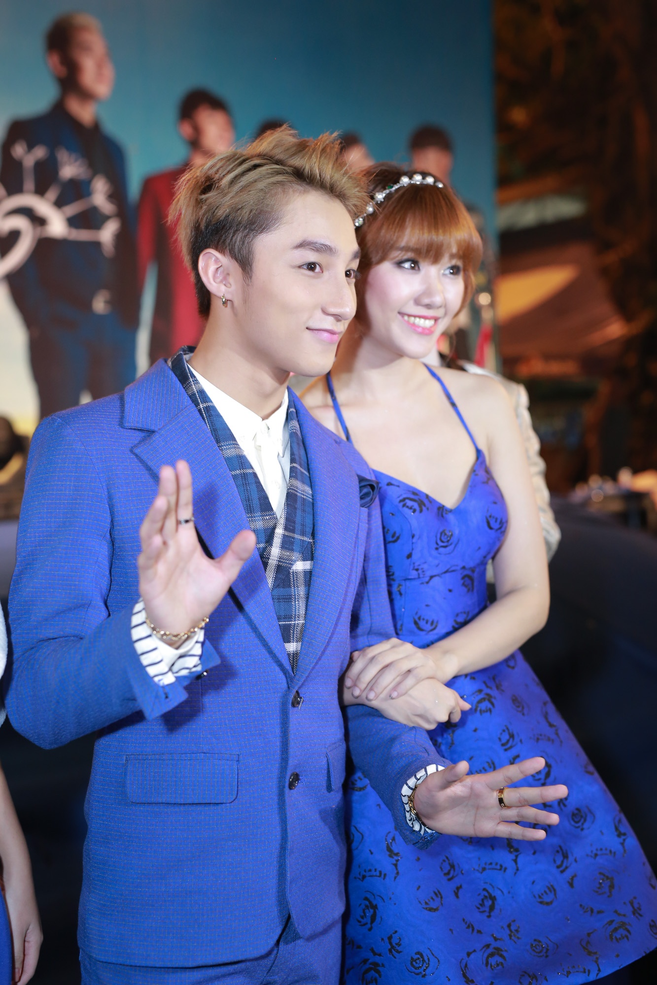 Hari Won và Sơn Tùng ghi điểm với nụ cười rạng rỡ.