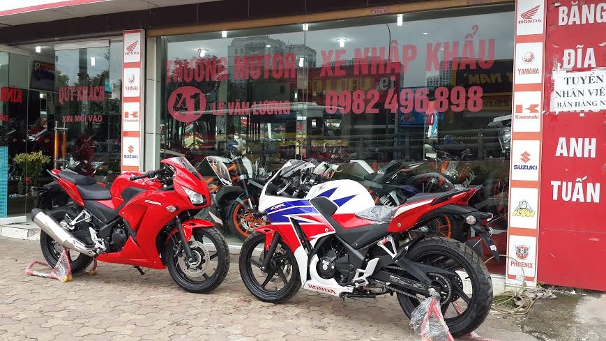 Honda CBR300R ABS 2014 là mẫu sportbike tầm trung chiến lược của Honda, và là giải pháp rất tốt cho việc trải nghiệm xe phân khối lớn trong thành phố chật hẹp. Trong tháng khuyến mạitại Thưởng Motor, khách hàng mua Honda CBR300R ABS 2014 được tặng lệ phí làm biển số và gói khuyến mại cho xe phân khối lớn hấp dẫn.