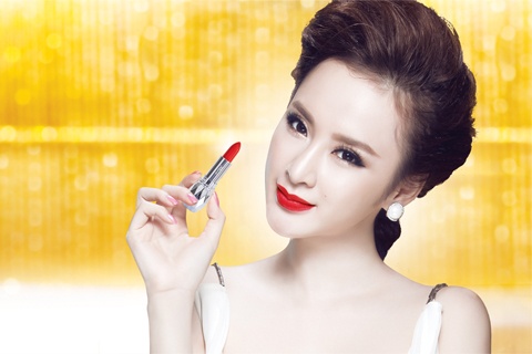 Mau son mua le hoi cua Angela Phuong Trinh hinh anh