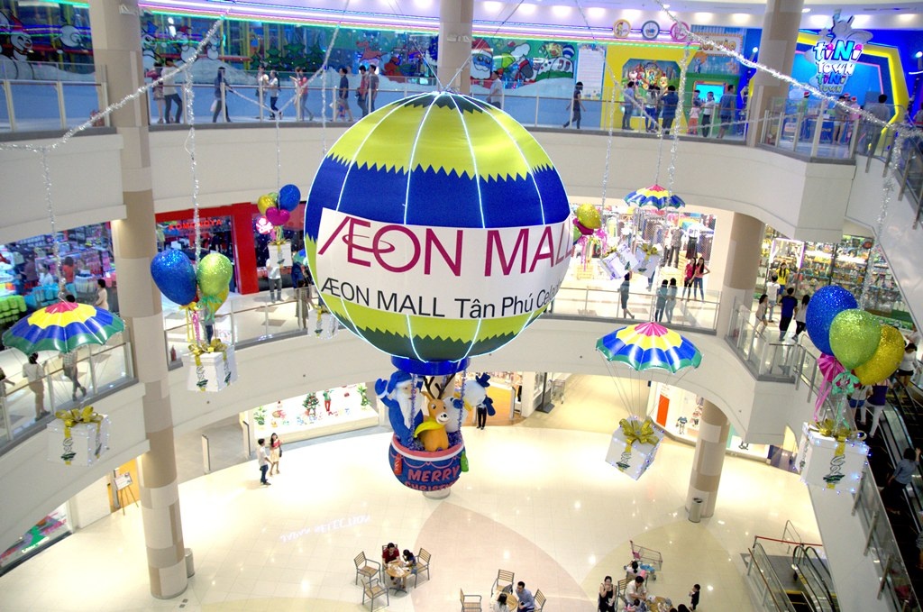 Không gian Giáng sinh xanh thú vị.