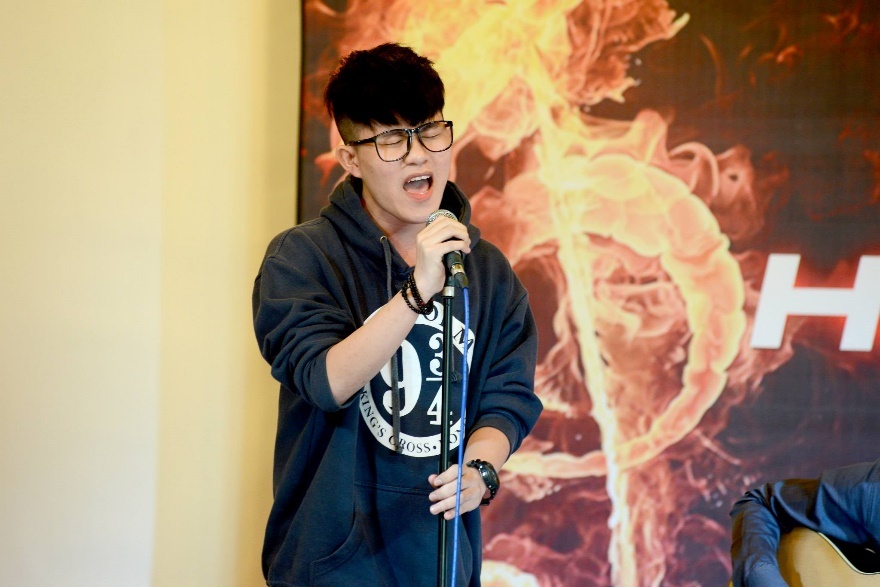 Chí Thành – một người bạn của Đinh Huy cũng tham dự sân chơi này.