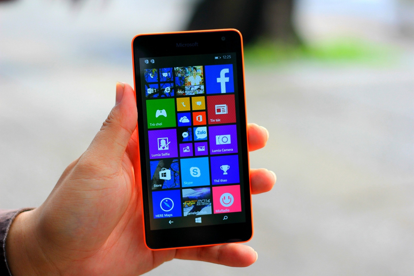 Lumia 535: Cau hinh tot so voi smartphone tam trung hinh anh