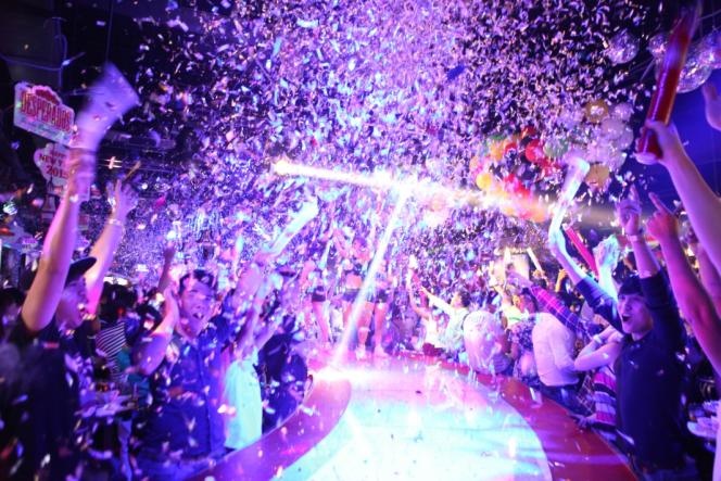 Lần đầu tiên, party goers đón giao thừa đặc sắc với bốn nước: Úc, Nhật Bản, Hồng Kông, Việt Nam trong cùng một đêm.