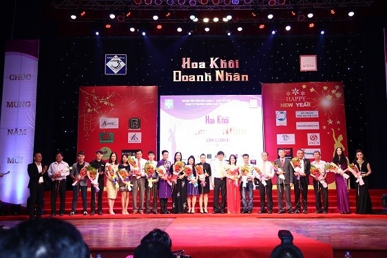 Hoa khôi doanh nhân 2014 là cuộc thi có nhiều doanh nghiệp đồng hành nhất khi 35 thí sinh là đại diện cho 35 doanh nghiệp. Ngoài ra chương trình còn được tài trợ bởi 21 nhà tài trợ như: TTVH Quận 1 TP.HCM hỗ trợ về sân khấu tổ chức, Spa Beauty Angel, KDL Phương Nam, nhà hàng Con gà trống, nhà hàng BB, Mỹ Phẩm Phi Thanh Vân, áo dài Tuấn Hải, dạ hội A Soẻn, thời trang công sở Charfas, thể thao DLH, áo thun Vy Vy, thêu Logo, trang điểm Đăng Minh Academy, an Boujor, bánh ngọt SLII, truyền hình StyleTV, Trường Sơn Media, Blugalaxy và K1 Plus tất cả đều đồng hành cùng thí sinh hoa khôi doanh nhân 2014 nhằm tạo ra sân chơi bổ ích cho giới doanh nhân.