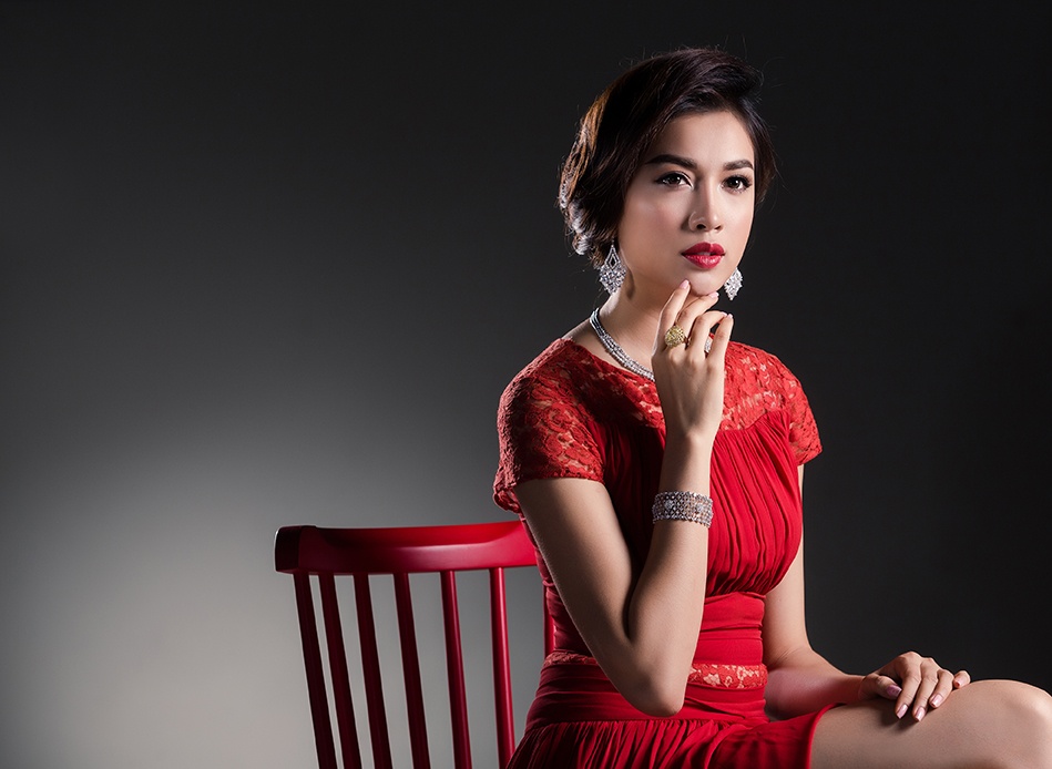 Rang ngoi tiec xuan voi trang suc kim cuong hinh anh