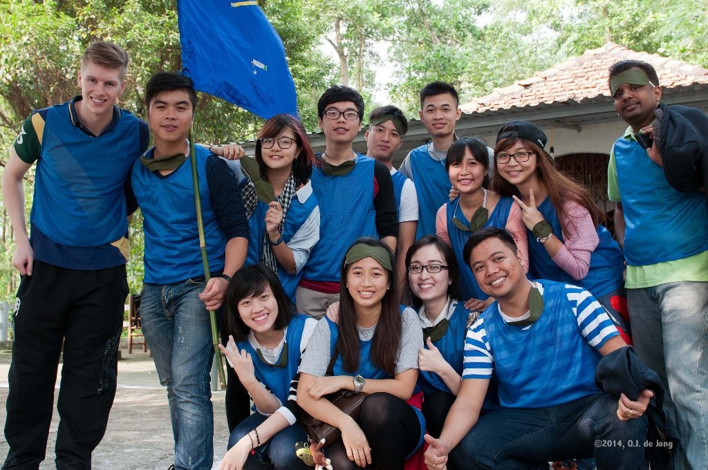 Tiến sĩ Mike Perkins tham gia hoạt động ngoại khóa Leadership camp cùng sinh viên BUV