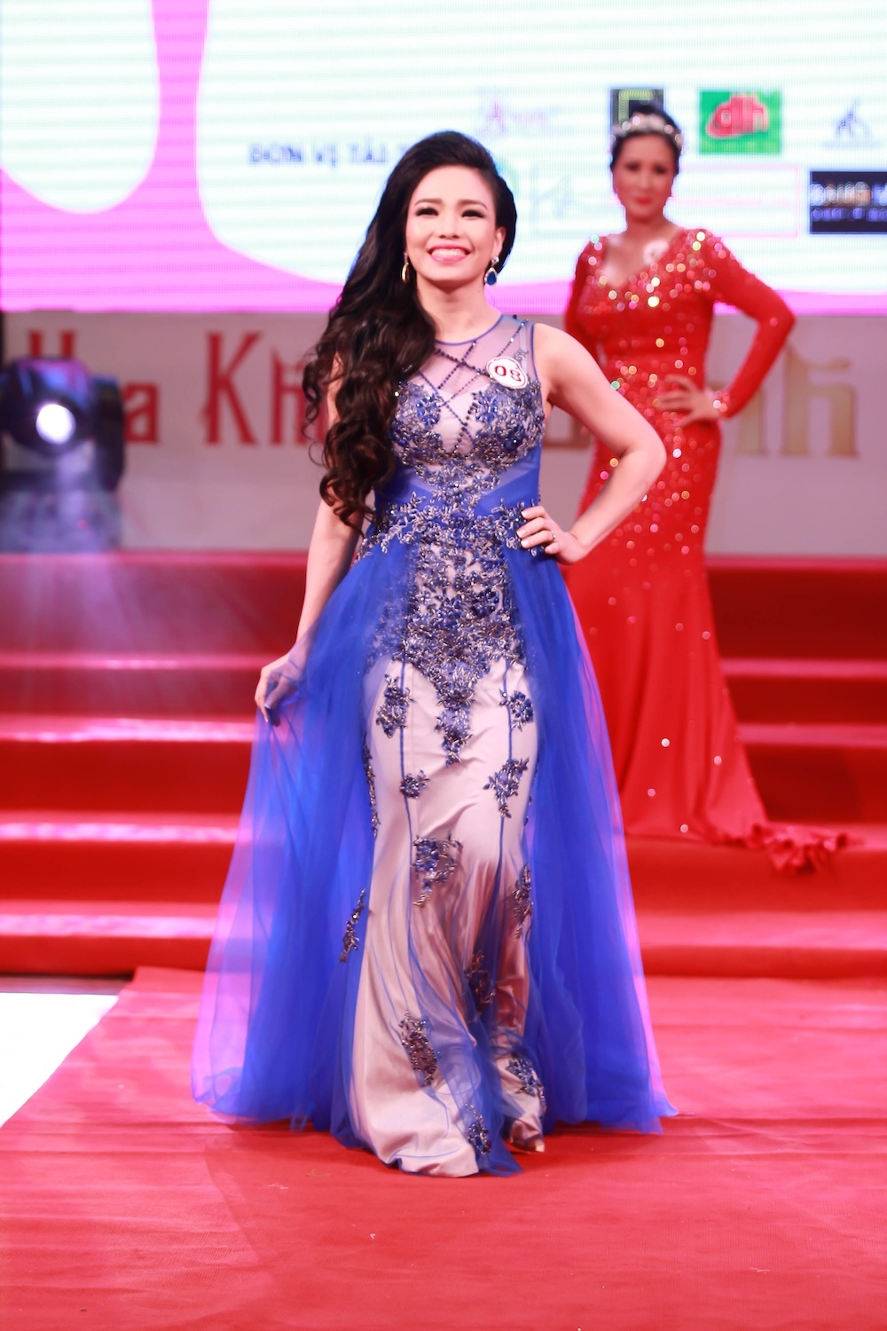 Thiên Kim hiện làm kinh doanh tại Cần Thơ. Dù đã là mẹ của 2 con, nhưng nữ doanh nhân sinh năm 1981 vẫn toát lên vẻ tươi trẻ, phong thái tự tin và sự cuốn hút trong mỗi phần trình diễn.