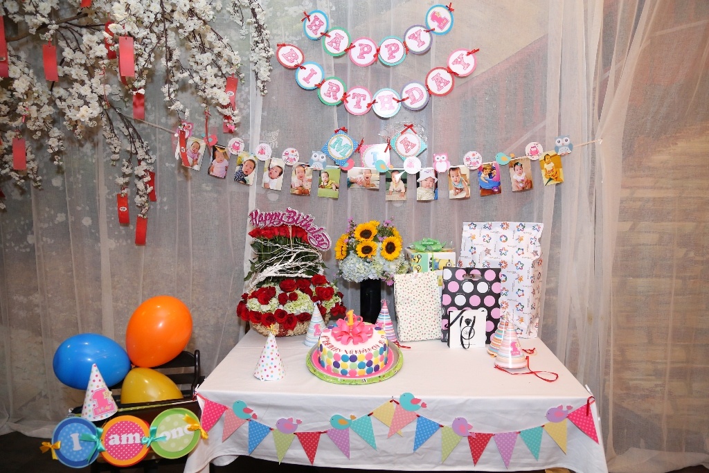 Tiec cuoi nam am ap va trang trong cung Vuong Quoc Tom hinh anh