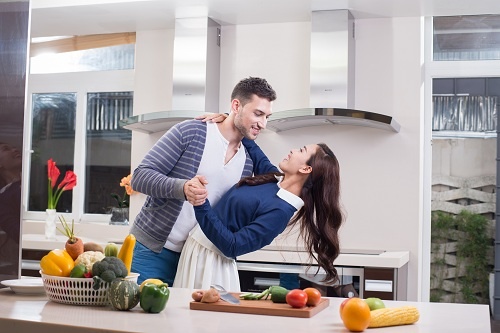  Họ cùng nhau nhảy nhót trong không gian yêu thích của mình.