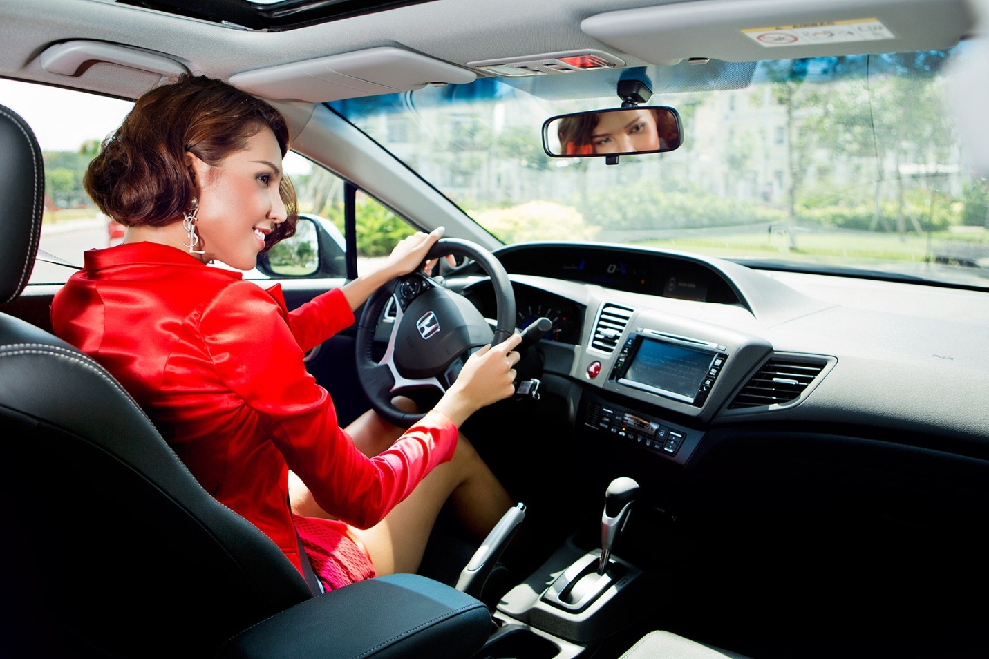 Phiên bản 2.0 mới được trang bị hệ thống âm thanh điều chỉnh bằng màn hình cảm ứng cao cấp 7-inch hoàn toàn mới với thiết kế và tiện ích cao cấp, thỏa mãn nhu cầu giải trí chất lượng cao của Minh Triệu.